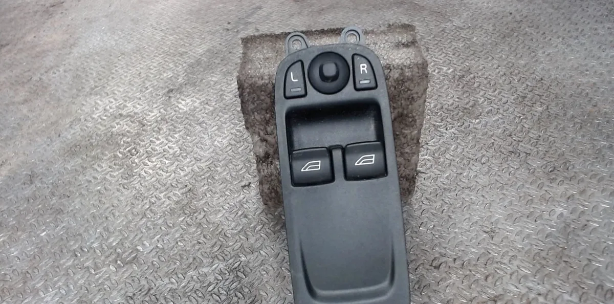 Commande lève-glace porte avant gauche VOLVO C 30 PHASE 1 occasion