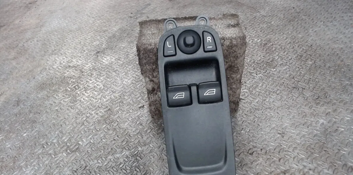 Commande lève-glace porte avant gauche VOLVO C 30 PHASE 1 occasion — photo 2