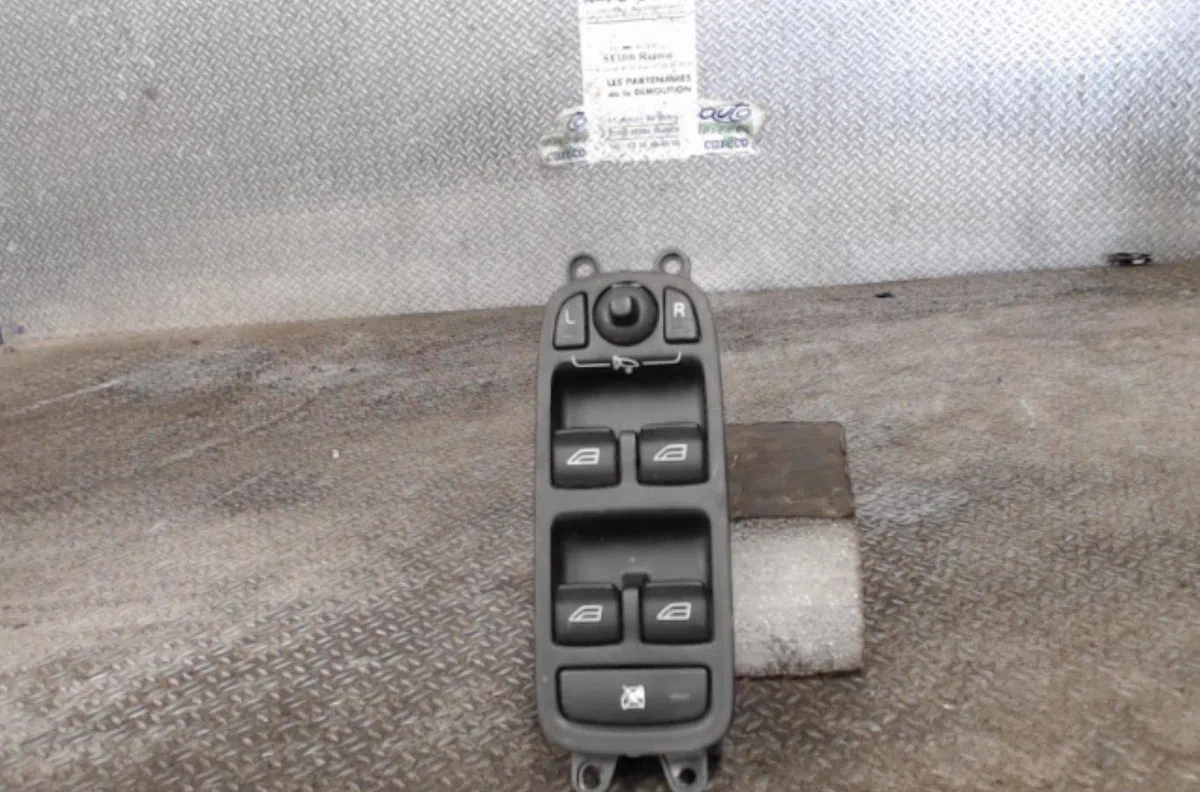 Commande lève-glace porte avant gauche VOLVO V 50 PHASE 1 BREAK occasion — photo 2