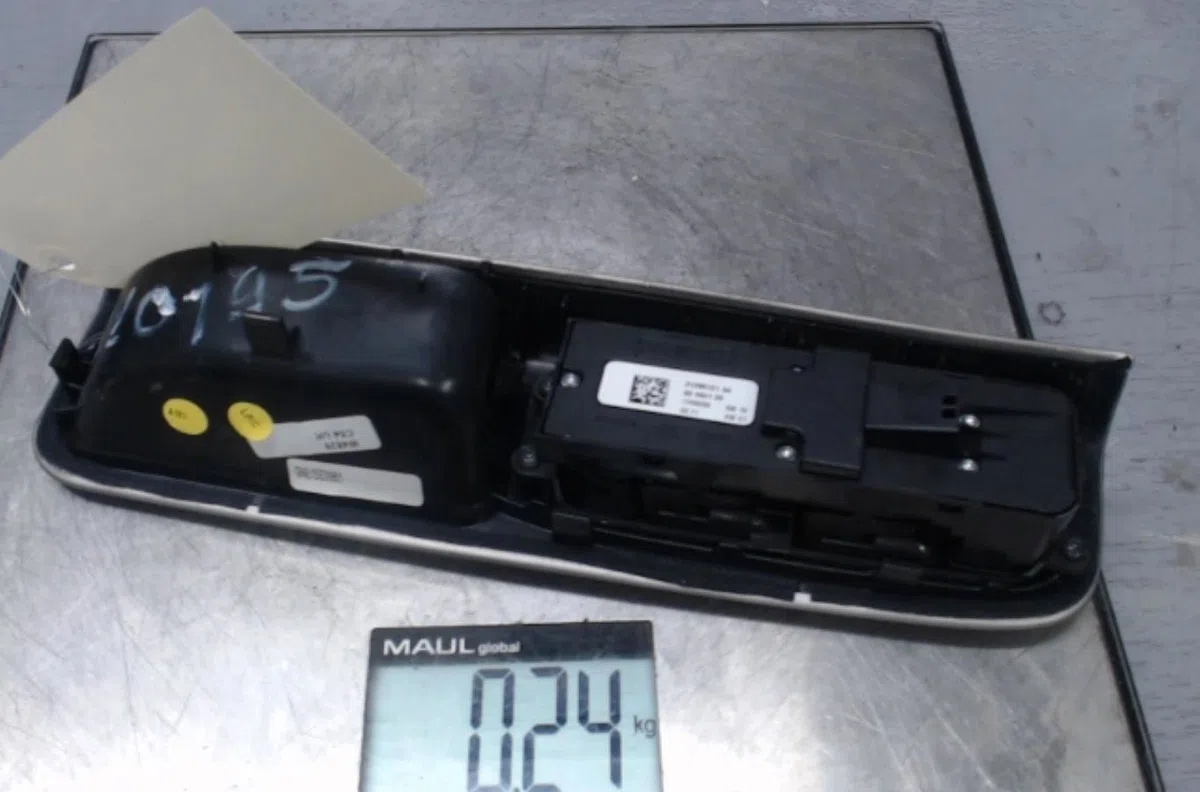 Commande lève-glace porte avant gauche Volvo V50 (545) 1.6 d (2005-2011) 5 portes occasion — photo 2