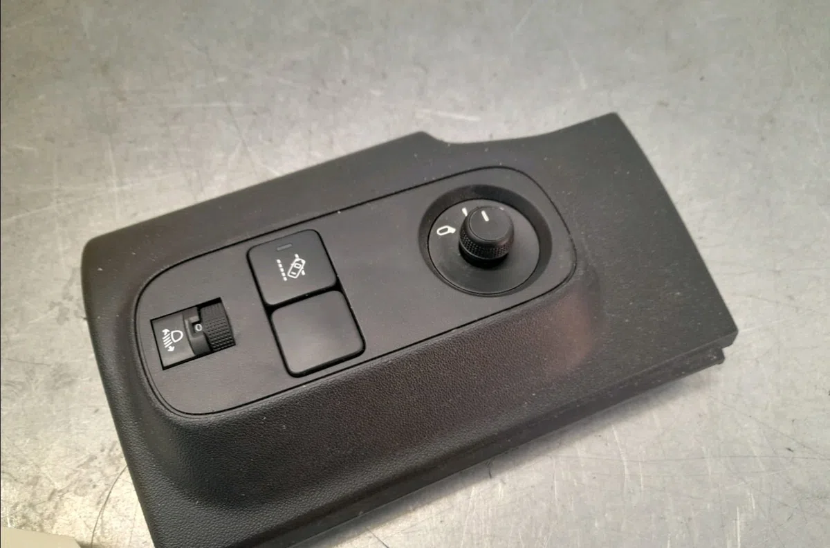 Commande retroviseur exterieur electrique gauche Citroën C3 III (SX) 1.2 puretech 82 (2018) 5 portes occasion