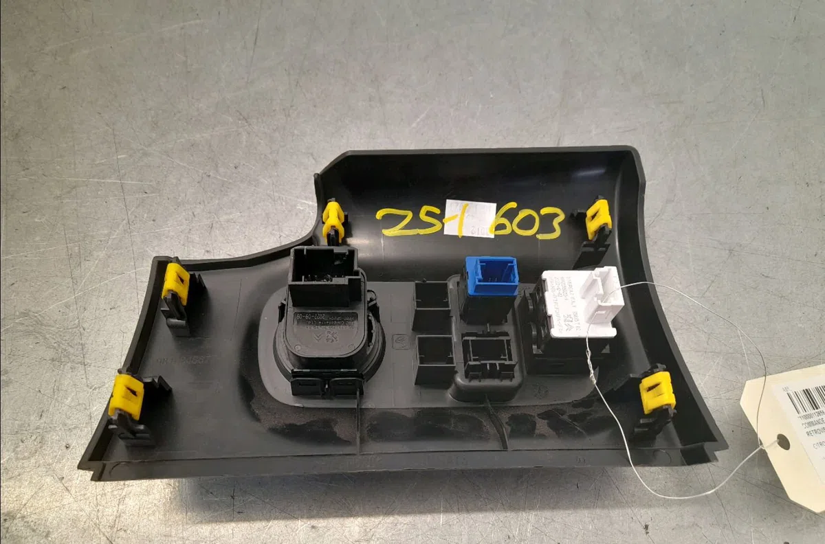 Commande retroviseur exterieur electrique gauche Citroën C3 III (SX) 1.2 puretech 82 (2018) 5 portes occasion — photo 3
