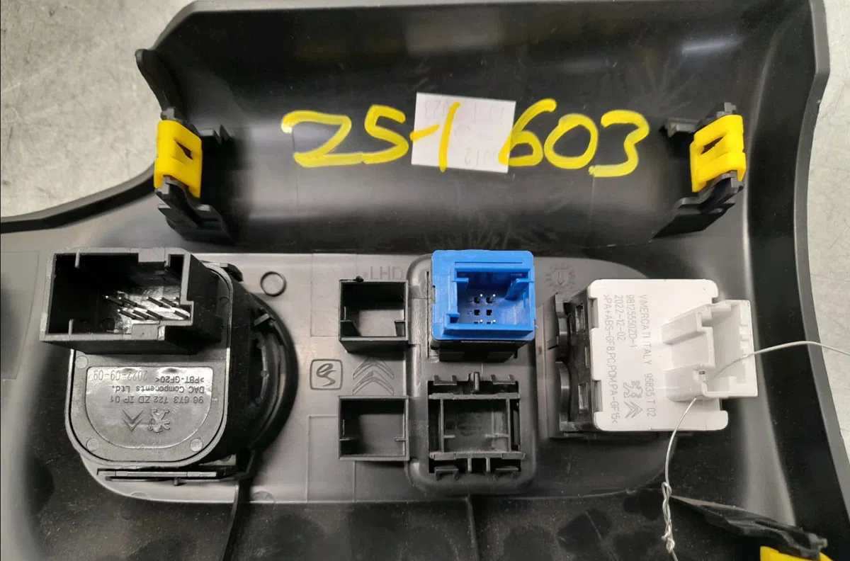 Commande retroviseur exterieur electrique gauche Citroën C3 III (SX) 1.2 puretech 82 (2018) 5 portes occasion — photo 4