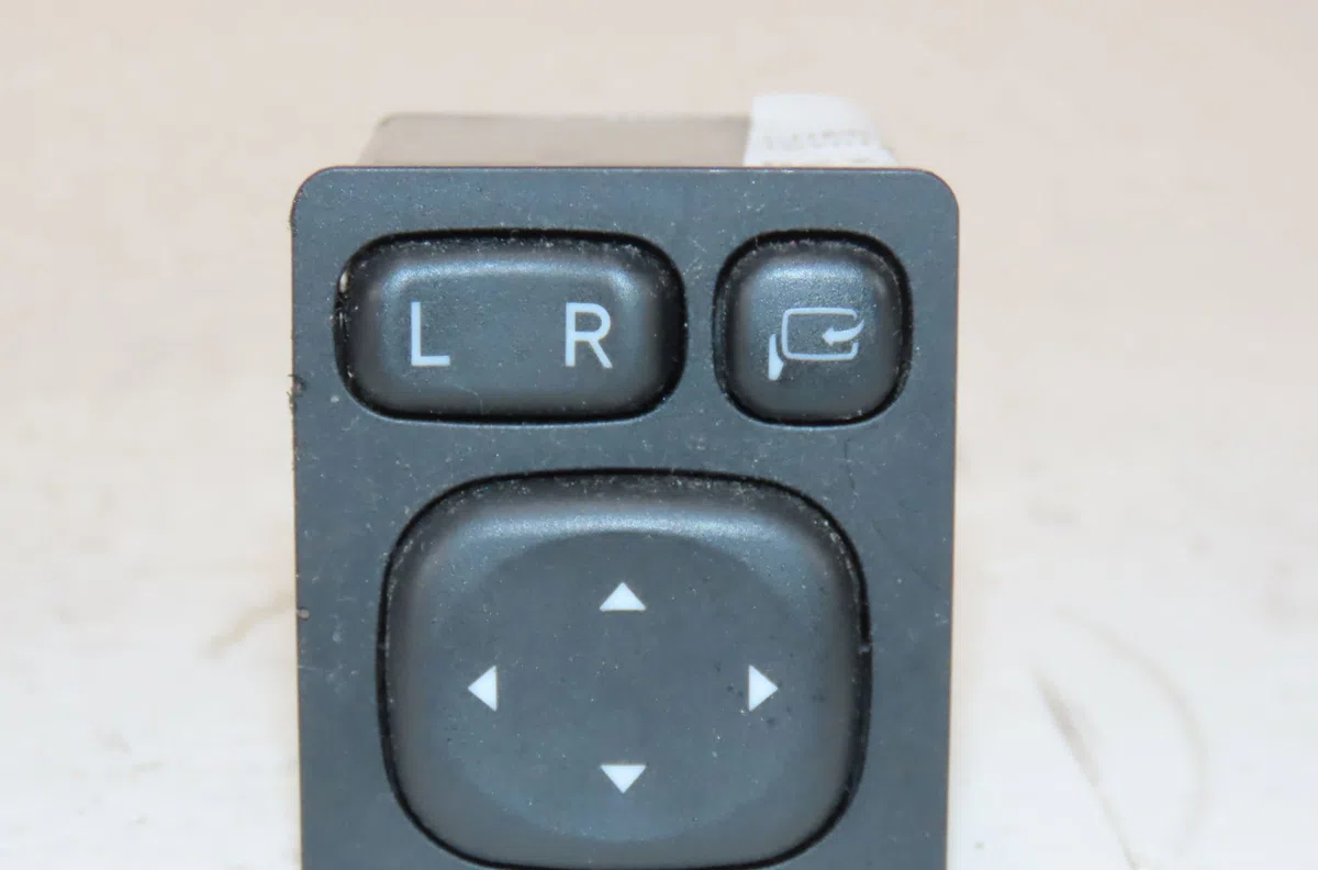Commande retroviseur exterieur electrique gauche Toyota YARIS (_P13_) 1.3 (nsp130_) (2011) occasion — photo 3