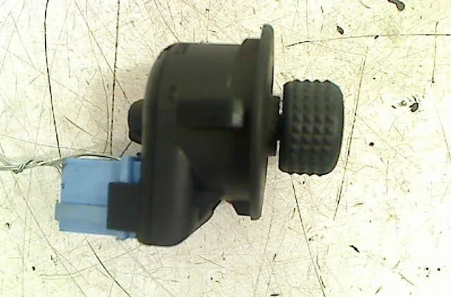 Commande rétroviseurs extérieures électriques Citroën C3 I (FC_, FN_) 1.4 hdi (2003-2011) 5 portes occasion — photo 3