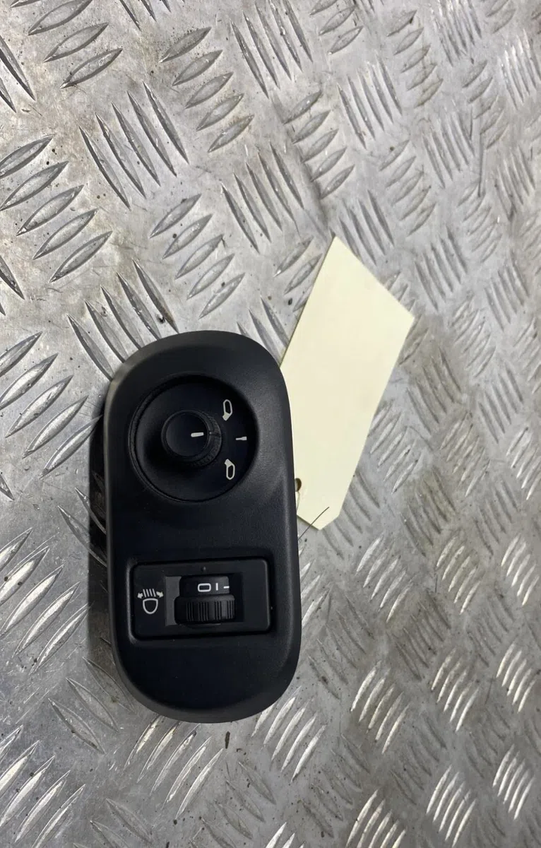 Commande rétroviseurs extérieures électriques CITROEN C4 CACTUS occasion — photo 2