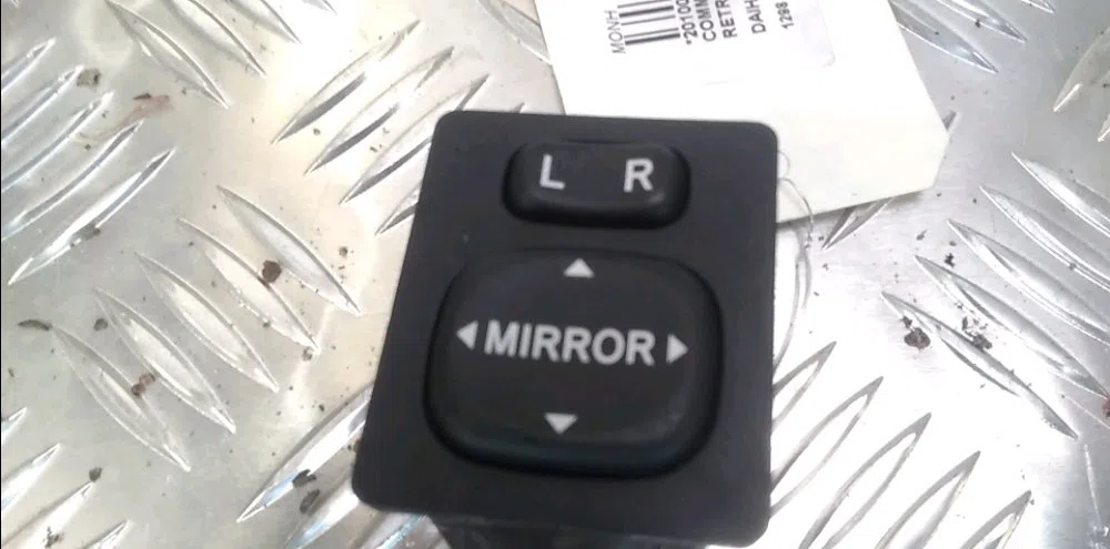Commande rétroviseurs extérieures électriques Daihatsu SIRION (M3_) 1.3 (2008) occasion — photo 3