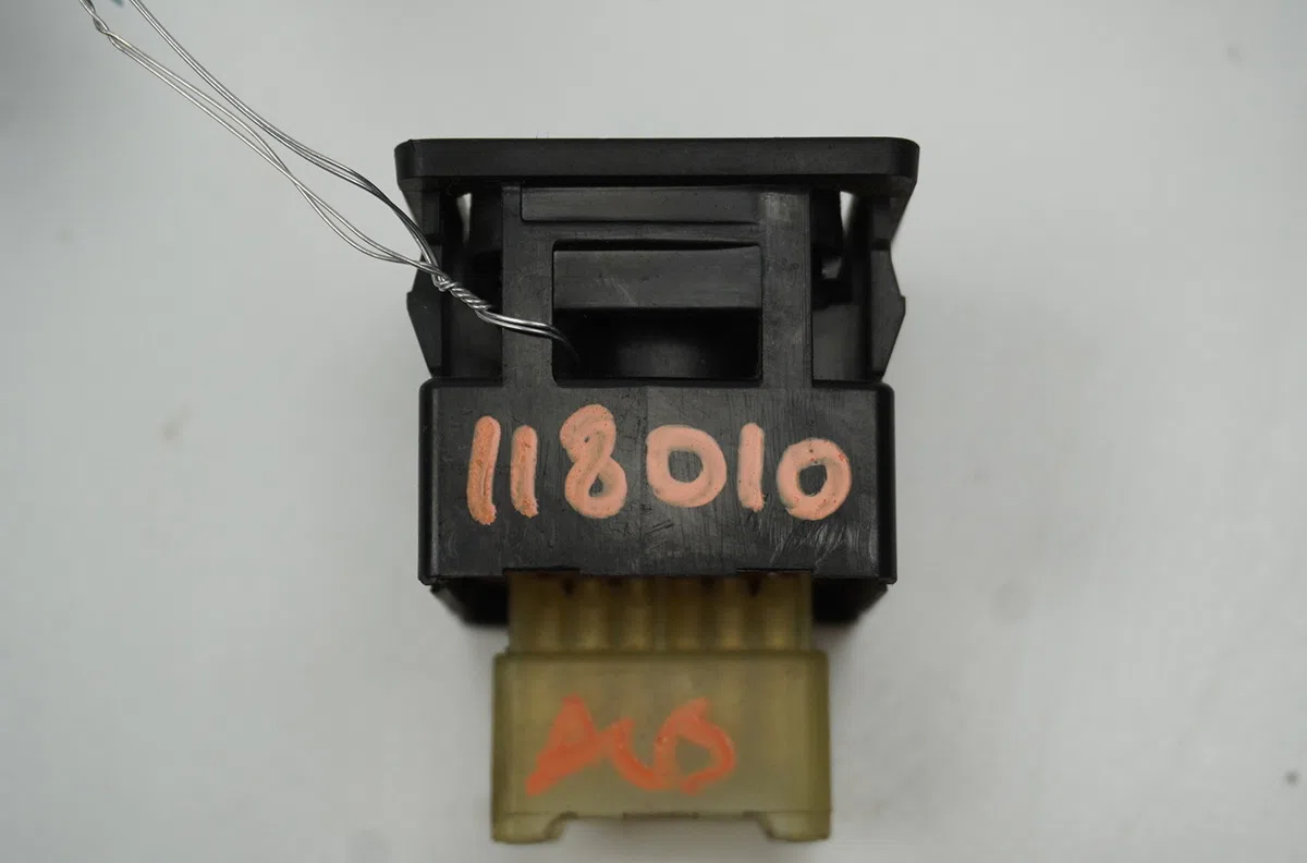 Commande rétroviseurs extérieures électriques Daihatsu TERIOS (J1_) 1.3 4wd (j100) (1997-2000) 5 portes occasion — photo 3