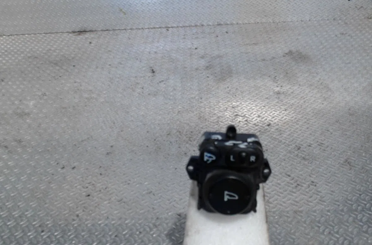 Commande rétroviseurs extérieures électriques HONDA CIVIC 8 PHASE 1 occasion — photo 2