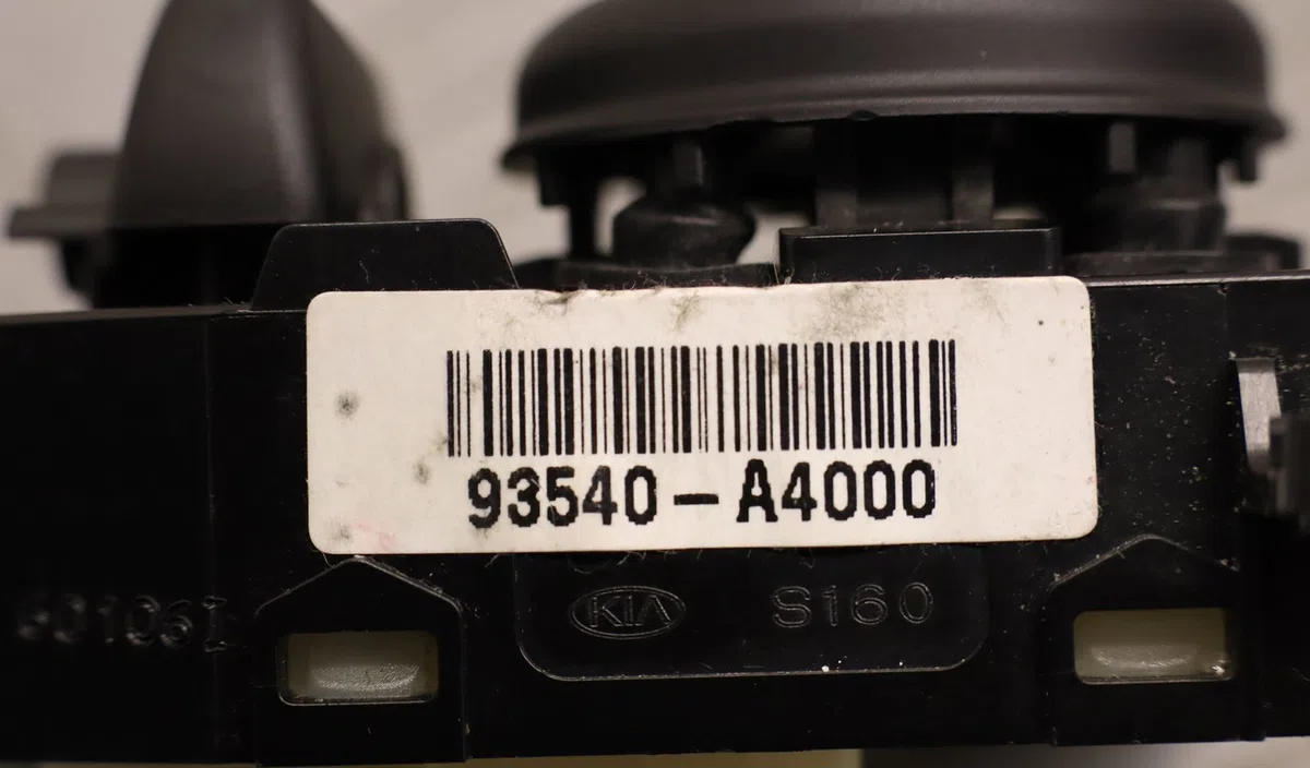 Commande rétroviseurs extérieures électriques Kia CARENS IV 1.7 crdi (2013) occasion — photo 3