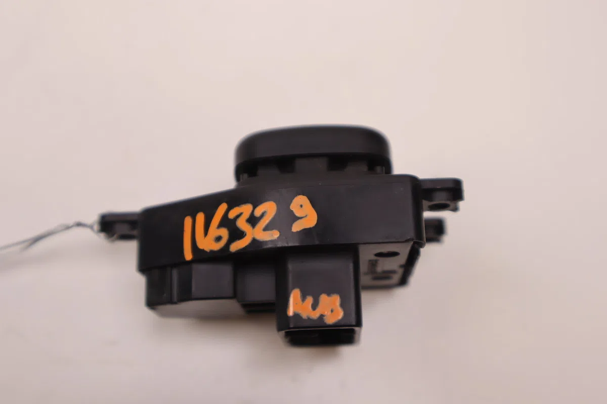 Commande rétroviseurs extérieures électriques Mazda 323 F VI (BJ) 2.0 td (1998-2001) 5 portes occasion — photo 4