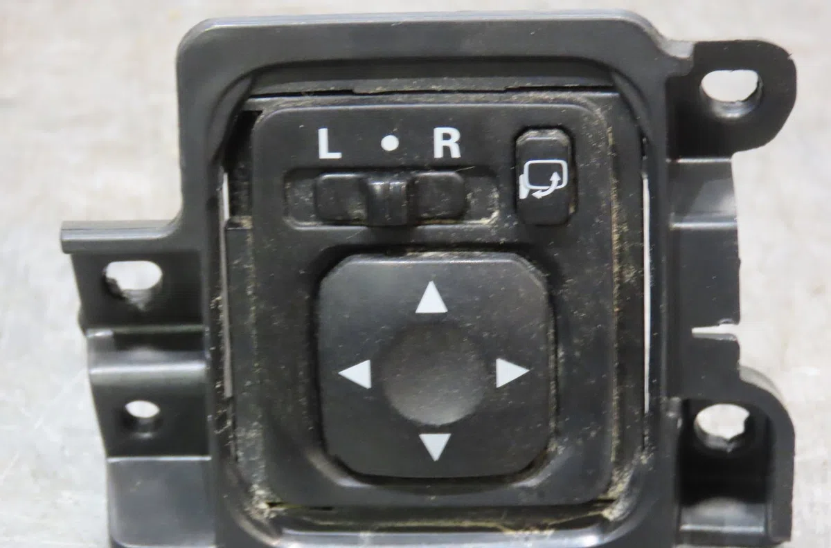 Commande rétroviseurs extérieures électriques Mitsubishi L200 - TRITON (KJ_, KK_, KL_) 2.4 di-d 4wd (kl1t) (2014) 4 portes occasion