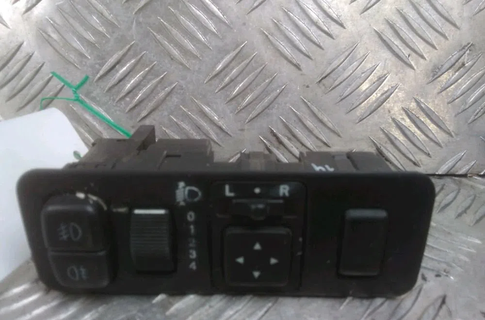 Commande rétroviseurs extérieures électriques Mitsubishi SPACE STAR Monospace (DG_A) 1.9 di-d (dg4a) (2001-2004) occasion — photo 2