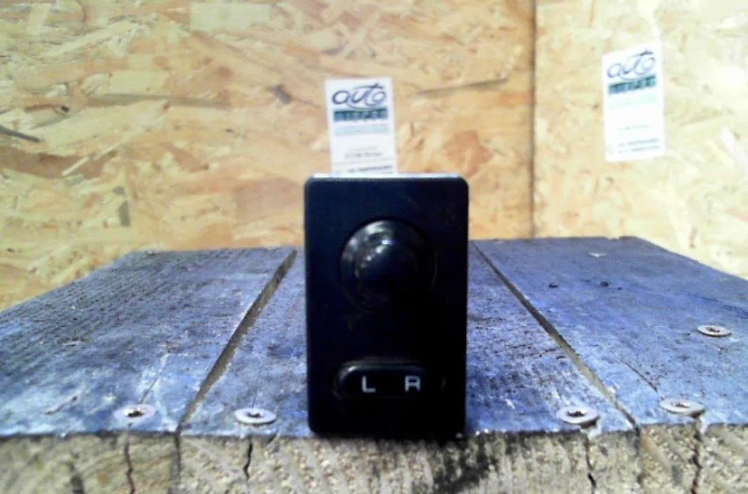 Commande rétroviseurs extérieures électriques Nissan PICK UP (D22) 2.5 td 4wd (1998-2005) occasion — photo 2