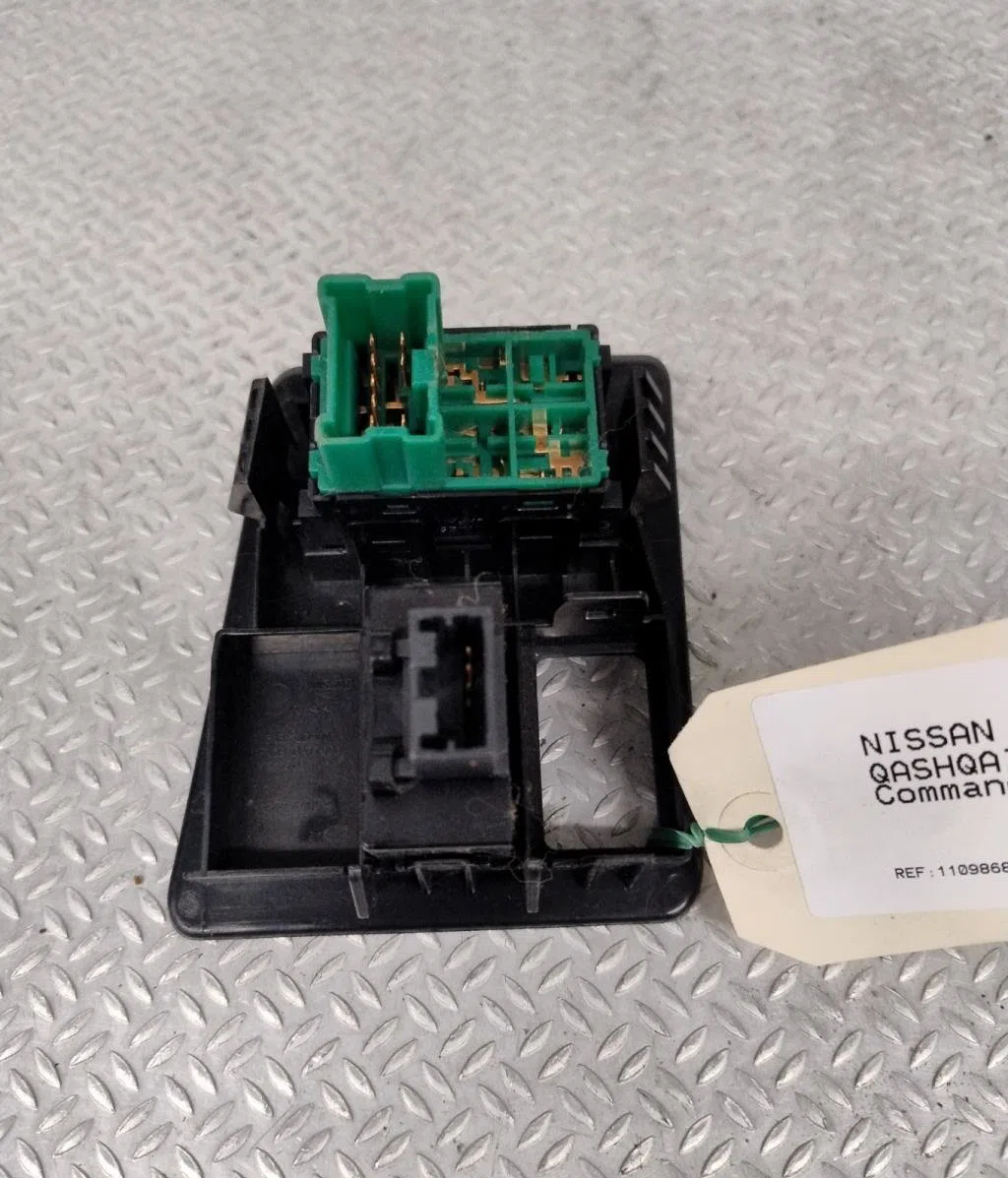 Commande rétroviseurs extérieures électriques Nissan QASHQAI - QASHQAI 2 I (J10, NJ10, JJ10E) 2.0 dci traction intégrale (2007-2013) 5 portes occasion — photo 2