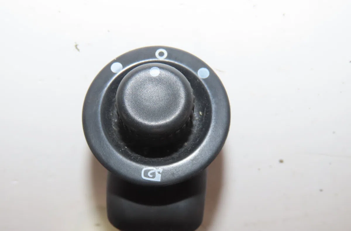 Commande rétroviseurs extérieures électriques Renault CLIO IV Grandtour (KH_) 1.5 dci 90 (khn3, khn4) (2012) 5 portes occasion — photo 4