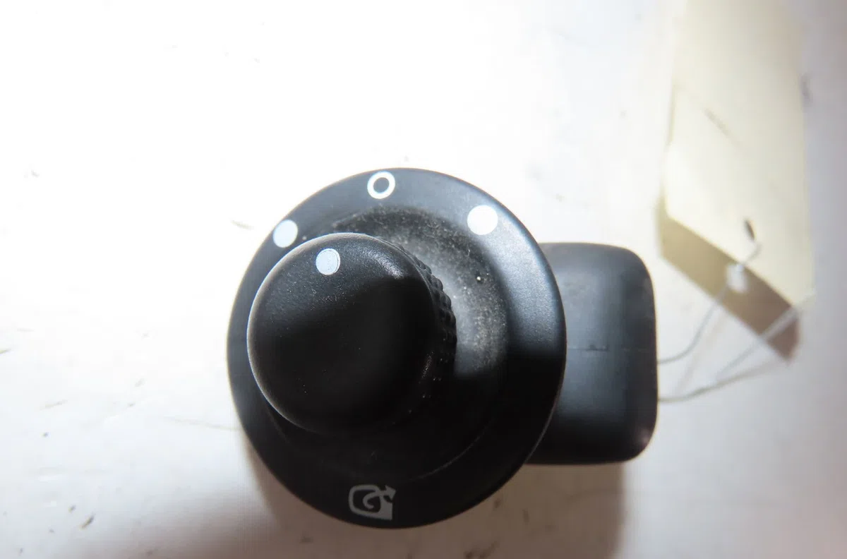 Commande rétroviseurs extérieures électriques Renault GRAND SCÉNIC II (JM0-1_) 1.9 dci (jm0g, jm12, jm1g, jm2c) (2004-2006) occasion — photo 3