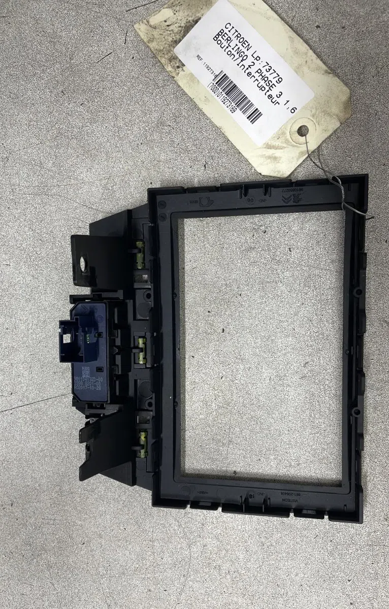 Commande toit ouvrant Citroen BERLINGO MULTISPACE (B9) 1.6 bluehdi 100 (2014) occasion — photo 3