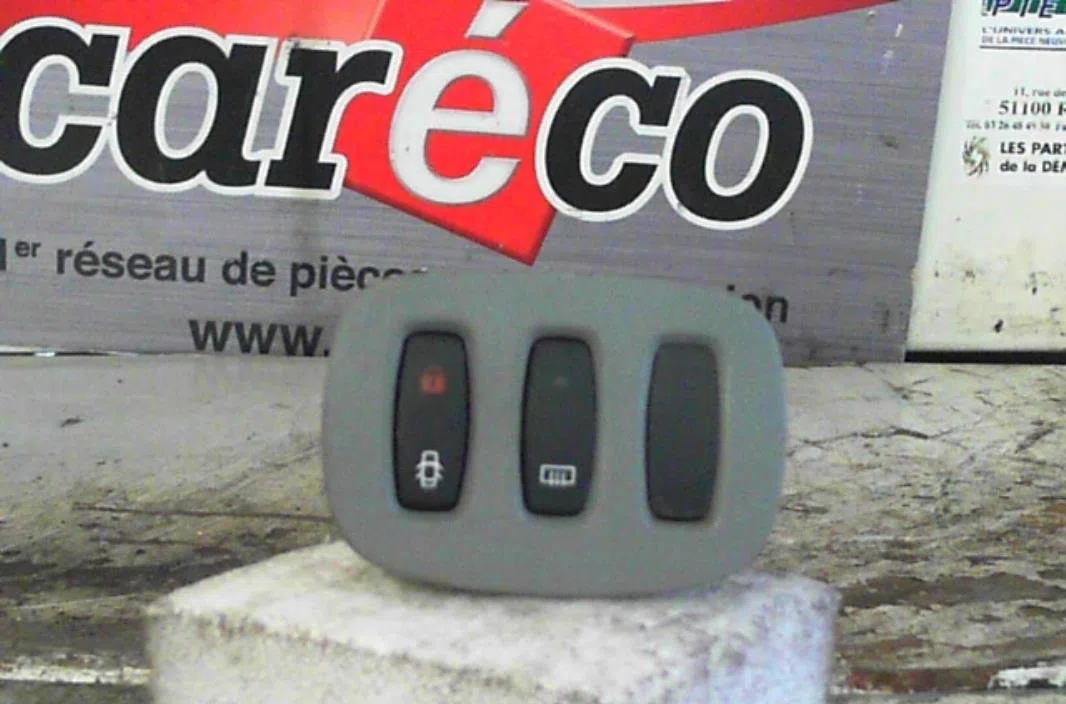Commande toit ouvrant NISSAN PRIMASTAR 1 PHASE 2 occasion — photo 2