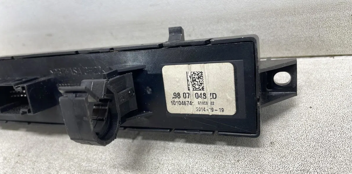 Commande toit ouvrant Peugeot 3008 Monospace (0U_) 1.6 hdi (2009-2016) 5 portes occasion — photo 4
