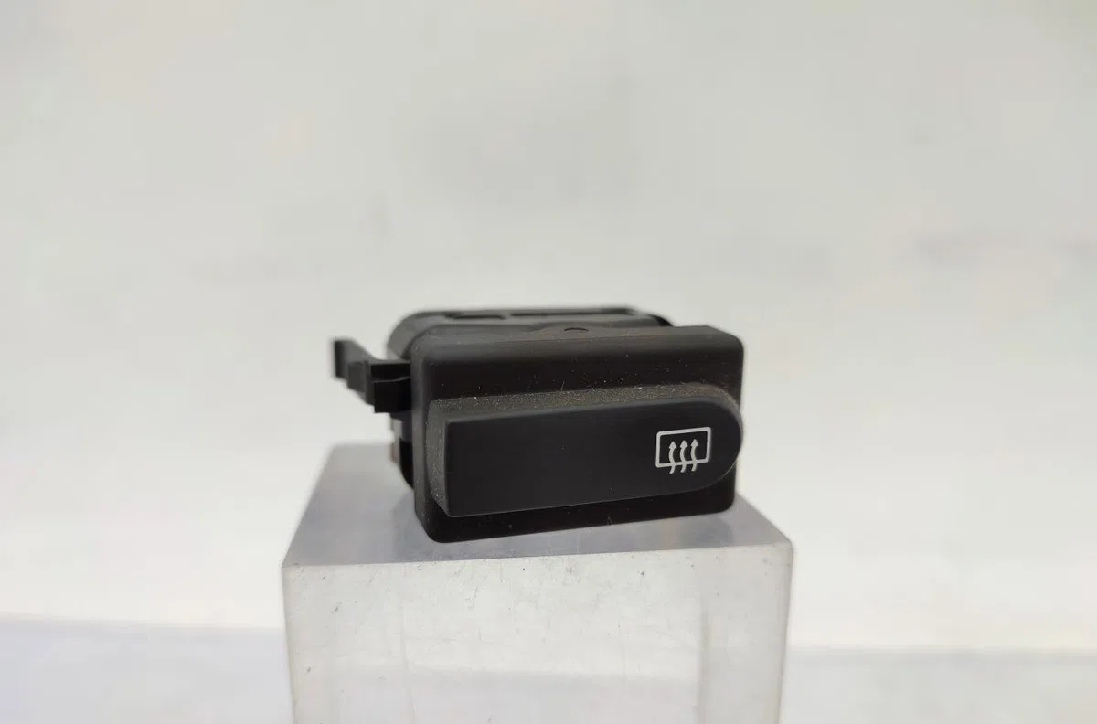 Commande toit ouvrant RENAULT CLIO 2 CAMPUS PHASE 1 occasion — photo 4