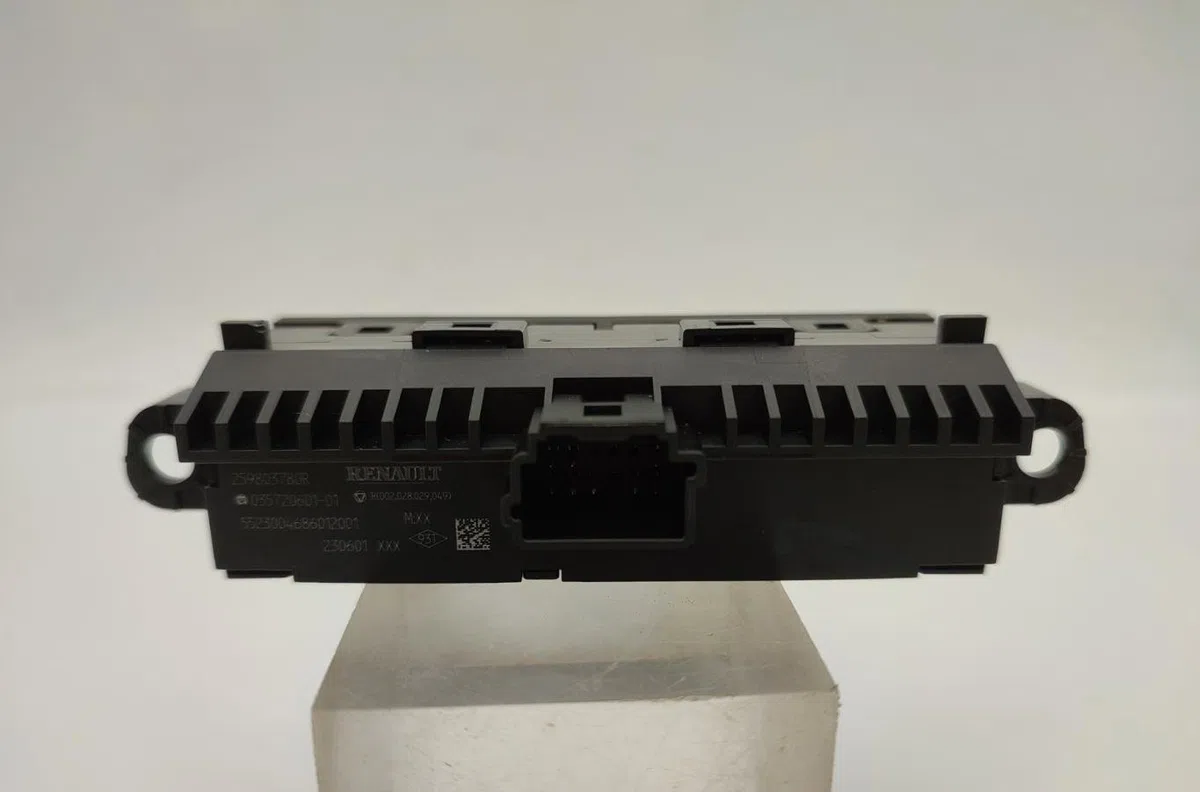 Commande toit ouvrant RENAULT CLIO 5 PHASE 1 occasion — photo 4