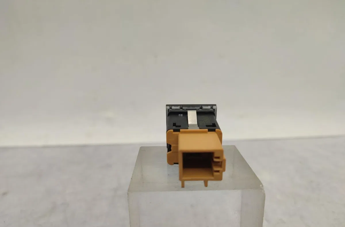 Commande toit ouvrant VOLKSWAGEN POLO 5 PHASE 2 occasion — photo 4