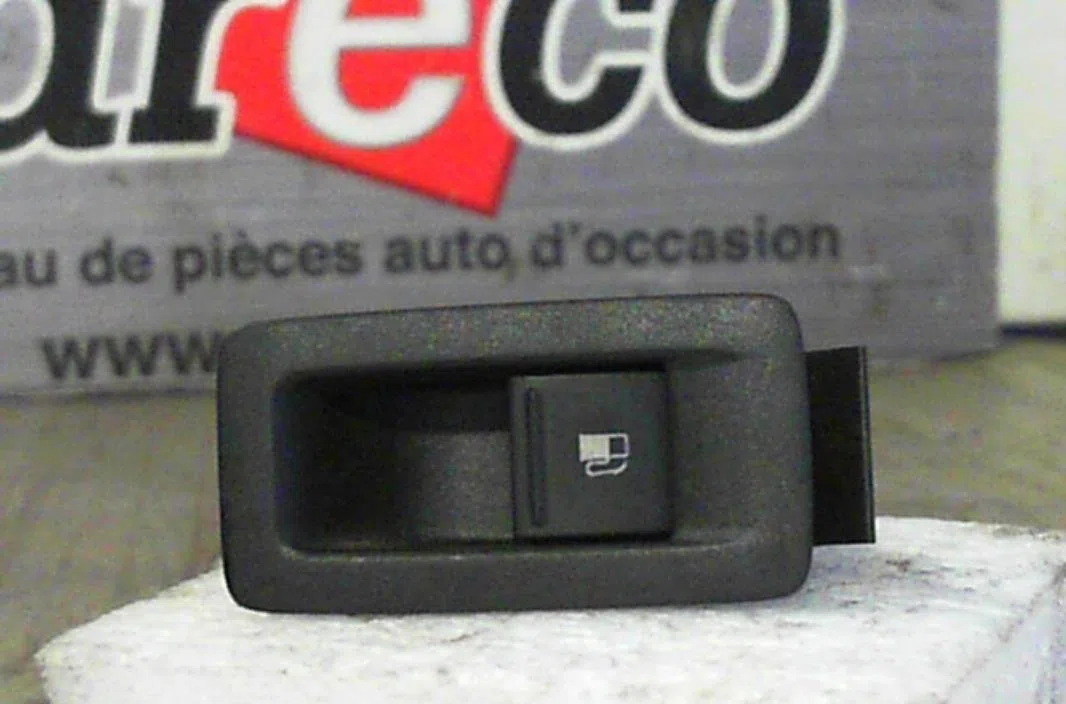 Commande toit ouvrant VOLKSWAGEN TOURAN 1 PHASE 1 occasion — photo 2