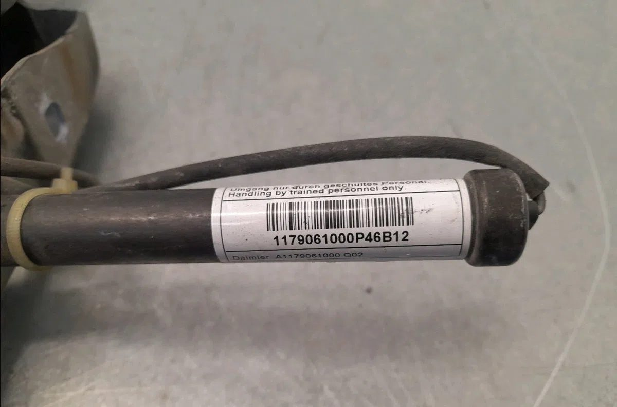 Compas d capot Mercedes-benz CLASSE A (W176) A 180 cdi (176.000) (2012-2014) occasion — photo 2