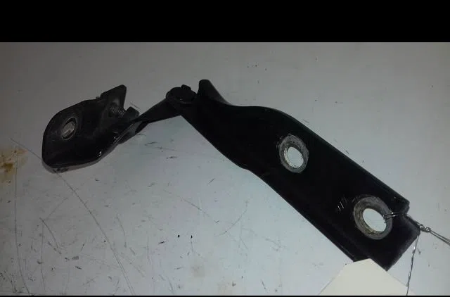 Compas g capot Audi A3 Sportback (8PA) 2.0 tdi 16v (2004-2013) 5 portes occasion — photo 2