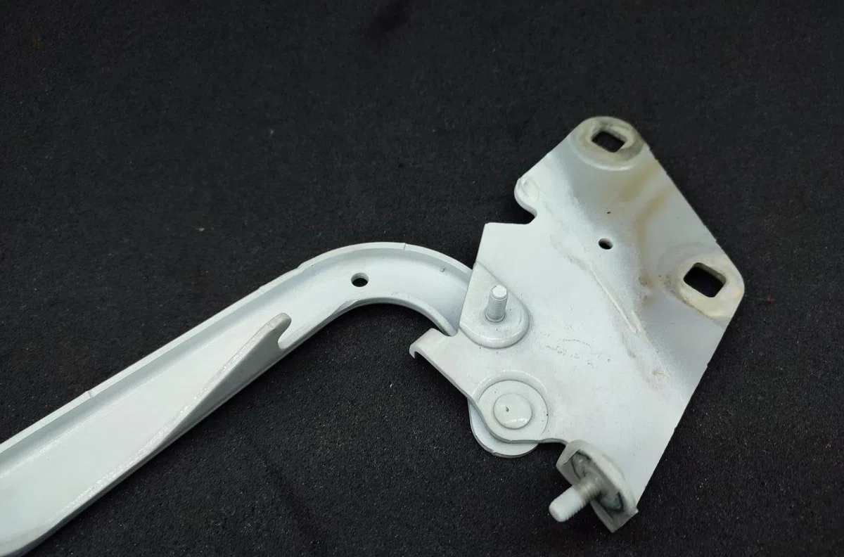 Compas g capot RENAULT MEGANE 3 PHASE 1 BREAK occasion — photo 3