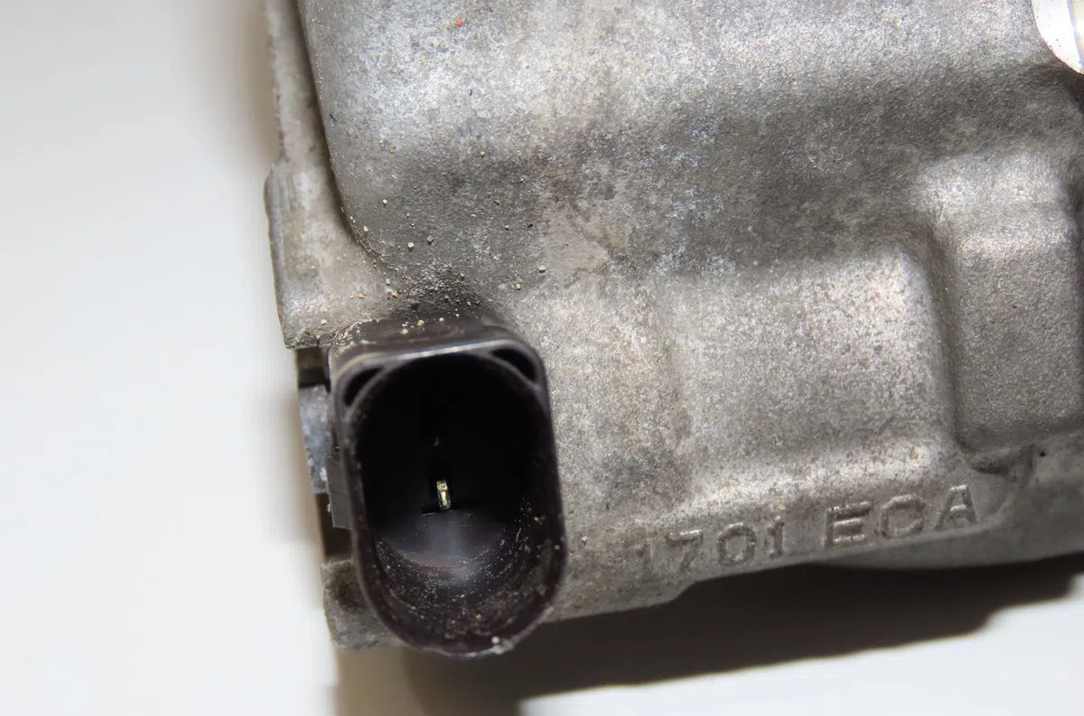 Compresseur air conditionne Audi A3 (8P1) 2.0 tdi 16v (2003-2012) 3 portes occasion — photo 3