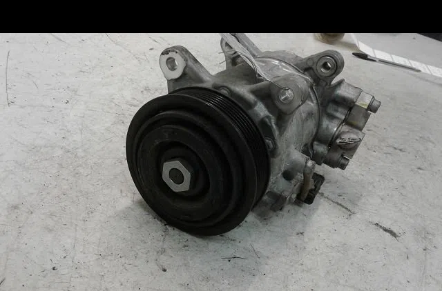 Compresseur air conditionne Bmw 1 (F20) 116 d (2012-2015) occasion — photo 2