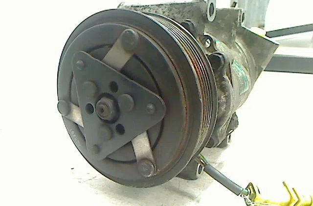 Compresseur air conditionne Citroën C3 I (FC_, FN_) 1.4 16v hdi (2002) occasion — photo 2