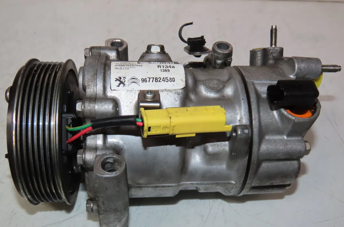 Compresseur air conditionne Citroën C5 III (RD_) 2.0 hdi 150 - bluehdi 150 (rdrhea, rdrhe8) (2009-2015) occasion — photo 2