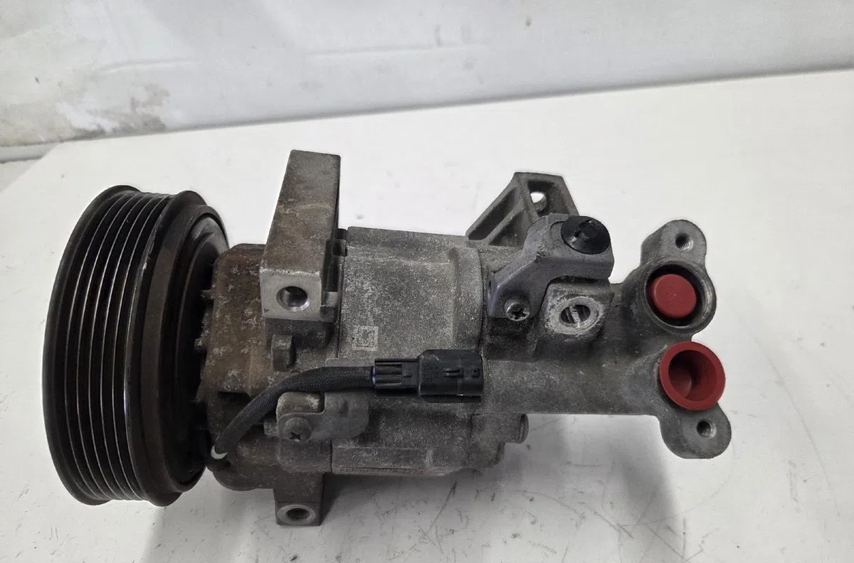 Compresseur air conditionne DACIA DUSTER 1 PHASE 2 occasion — photo 2