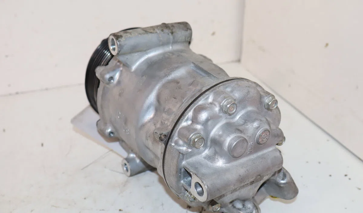 Compresseur air conditionne Dacia JOGGER 1.0 tce 110 (rkmd) (2022) occasion — photo 2
