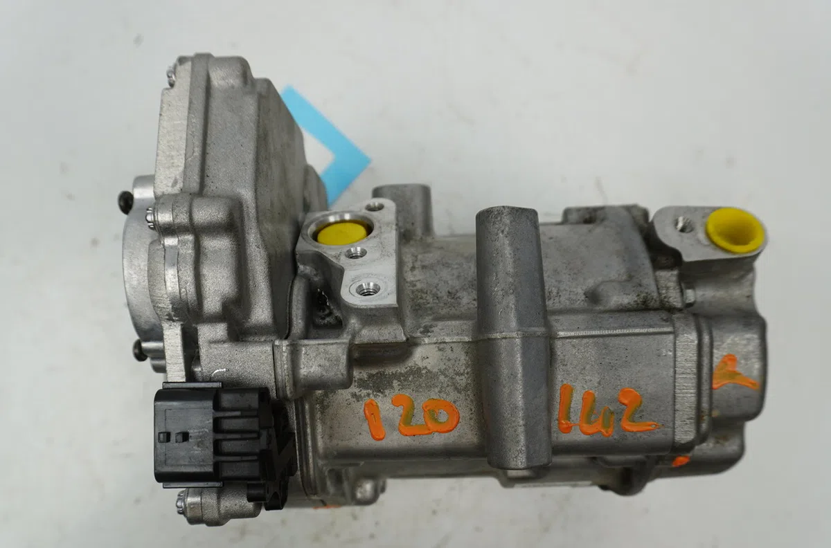 Compresseur air conditionne Dacia JOGGER 1.6 hybrid 140 (2023) occasion