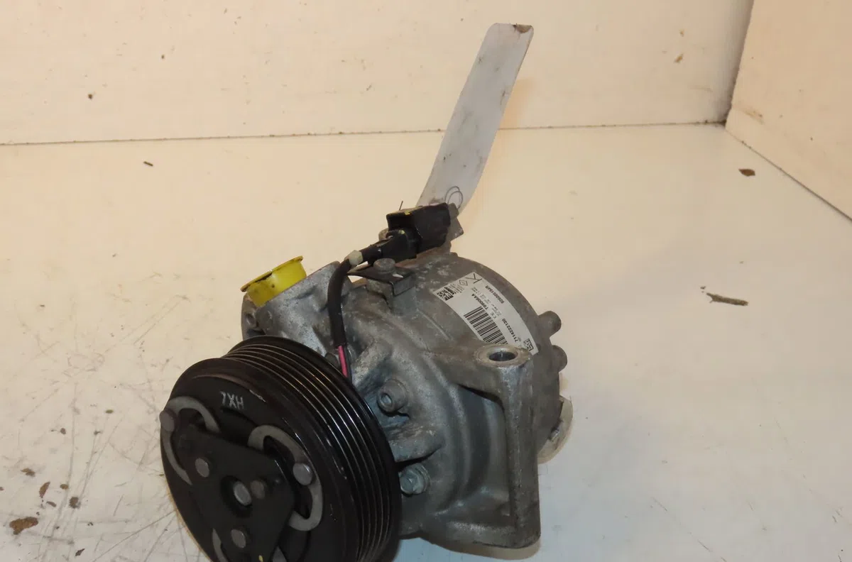 Compresseur air conditionne Dacia SANDERO II 1.5 dci 75 - blue dci 75 (b8jw, b8m4, b8ah, b8m7, b8m6) (2012) occasion — photo 2