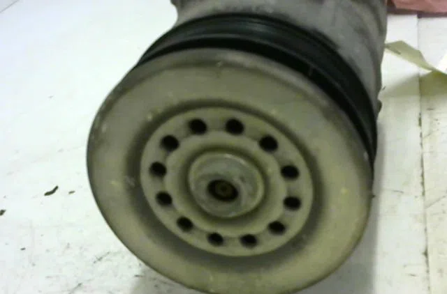 Compresseur air conditionne Fiat GRANDE PUNTO (199_) 1.3 d multijet (2008) occasion — photo 2
