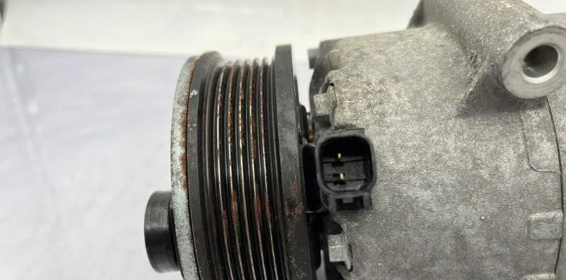 Compresseur air conditionne FORD FIESTA 6 PHASE 1 occasion — photo 4