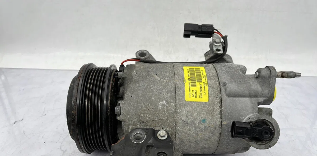Compresseur air conditionne FORD FIESTA 6 PHASE 2 occasion — photo 2