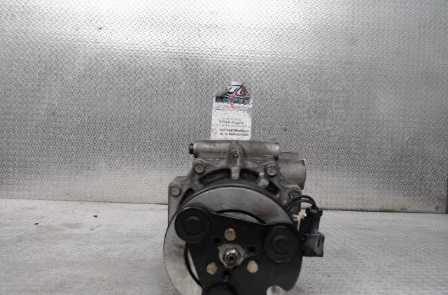 Compresseur air conditionne Ford FIESTA V (JH_, JD_) 1.25 16v (2002-2008) occasion — photo 2