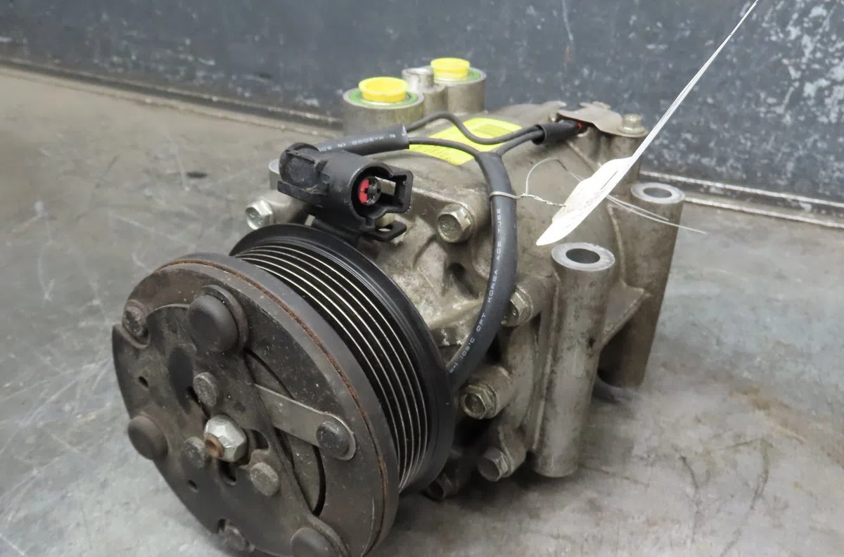 Compresseur air conditionne Ford FIESTA V (JH_, JD_) 1.3 (2001-2008) 3 portes occasion