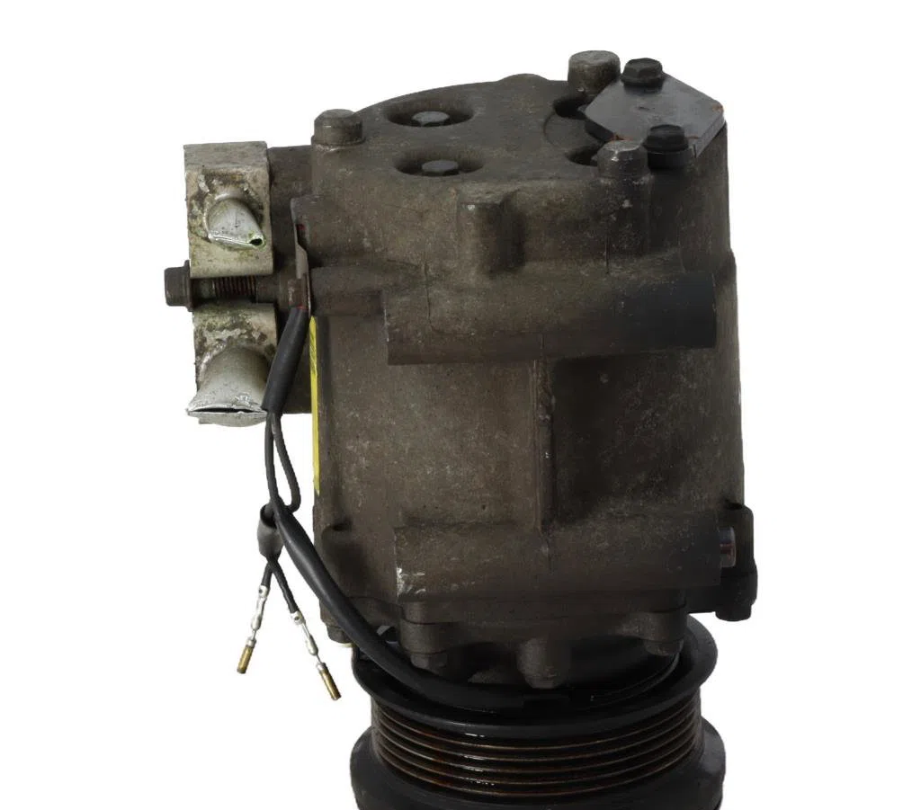 Compresseur air conditionne Ford FIESTA V (JH_, JD_) 1.3 (2001-2008) occasion — photo 2