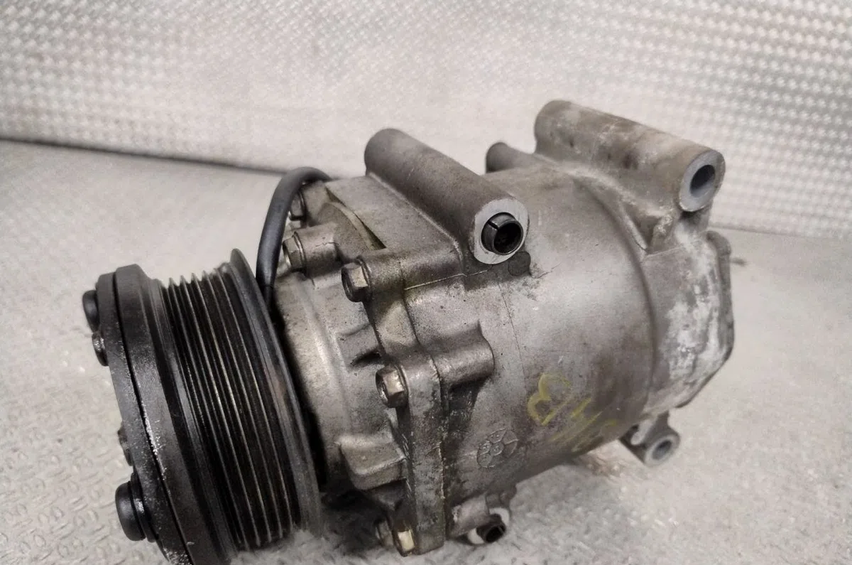 Compresseur air conditionne Ford FIESTA V (JH_, JD_) 1.4 16v (2001-2008) 5 portes occasion — photo 2