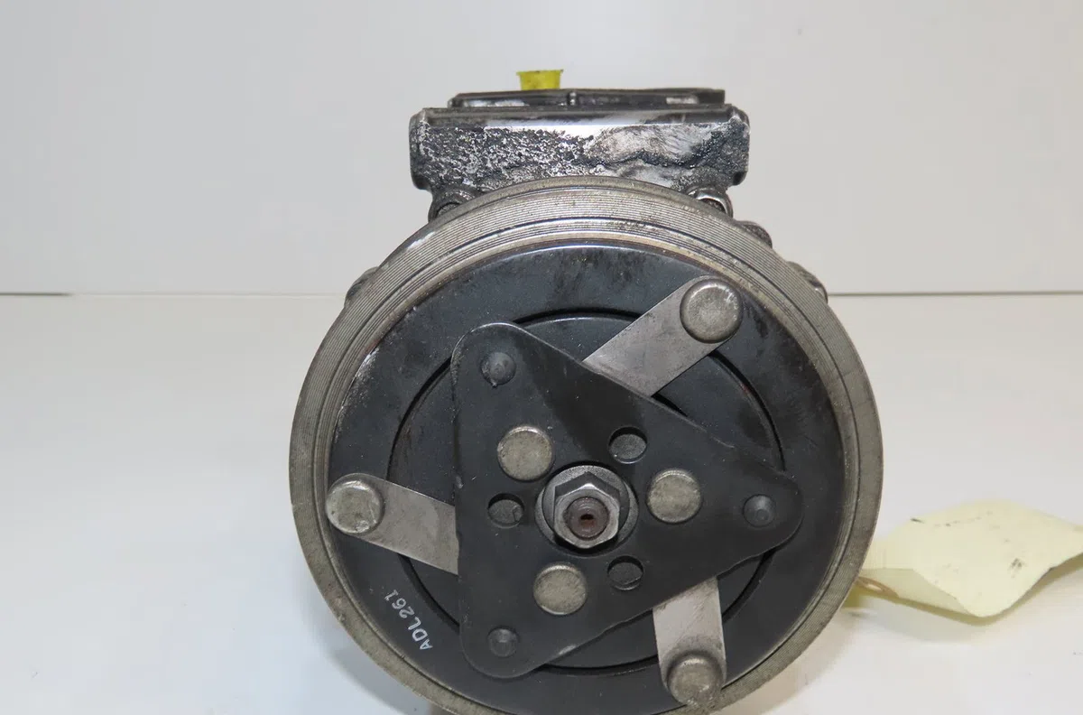 Compresseur air conditionne Ford FIESTA V (JH_, JD_) 1.4 tdci (2001-2008) 5 portes occasion — photo 2