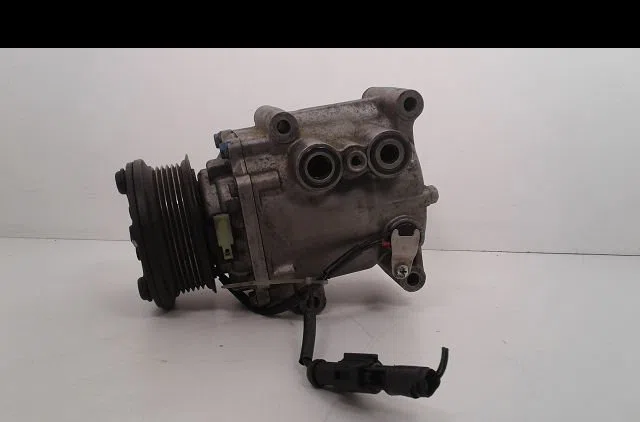 Compresseur air conditionne Ford FOCUS I (DAW, DBW) 1.8 turbo di - tddi (1998-2004) occasion — photo 2