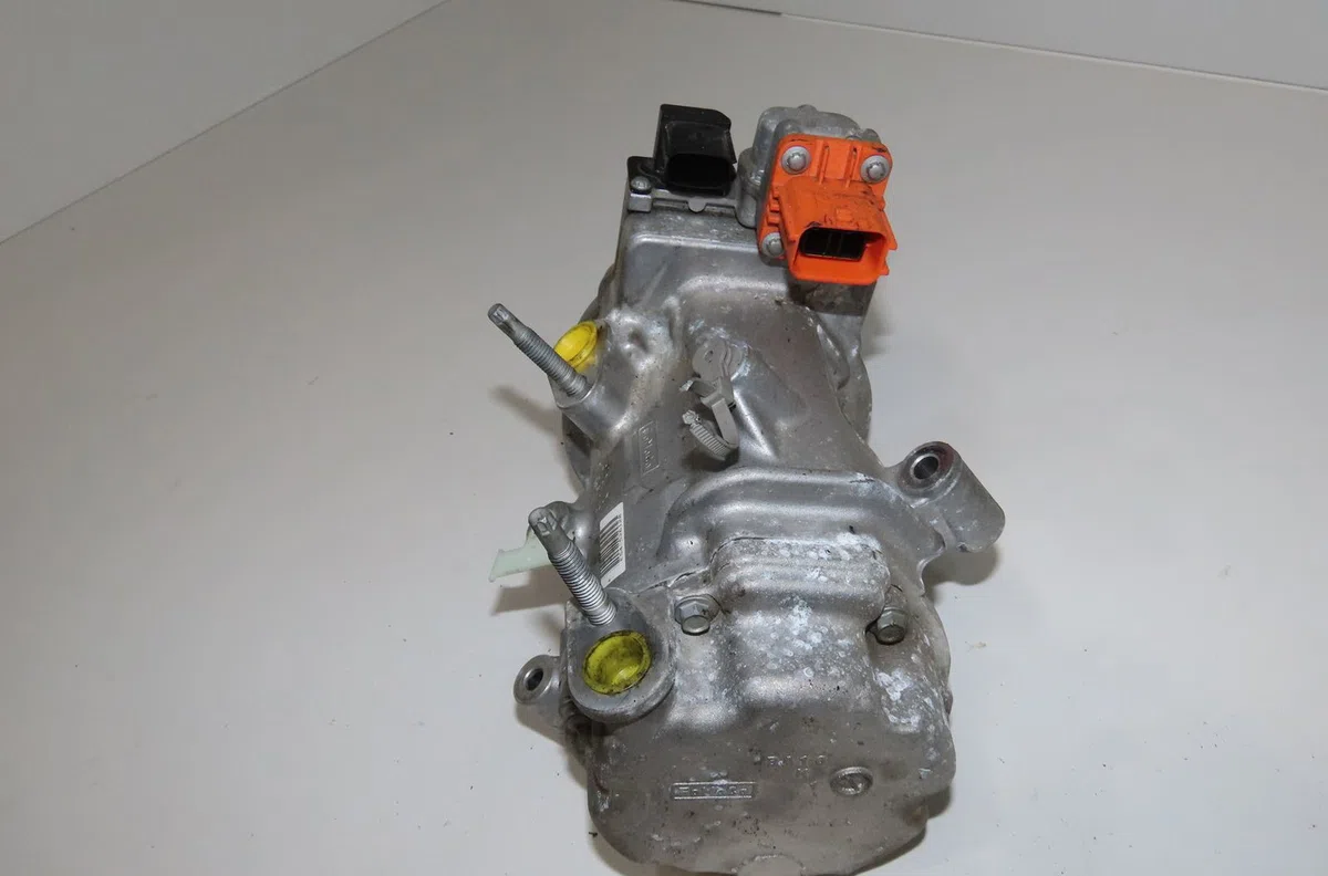 Compresseur air conditionne Ford KUGA III (DFK) 2.5 hybrid flex (2023) occasion — photo 2