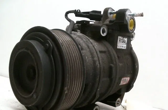 Compresseur air conditionne Kia SORENTO I (JC) 2.5 crdi (2006-2011) 5 portes occasion — photo 2